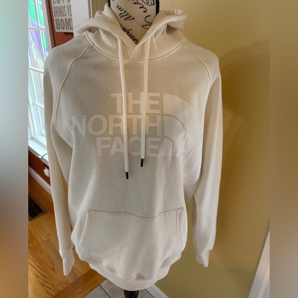 North Face sweatshirt without tags - never worn! Women’s Medium